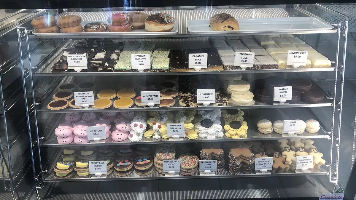 Hamilton Bakery – bakery in Rutherglen town centre